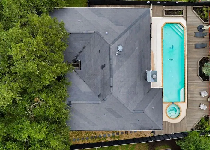 High End Design With Pool & Hot Tub Gameroom *