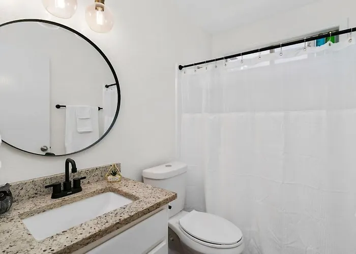 High End Design With Pool & Hot Tub Gameroom * Round Rock